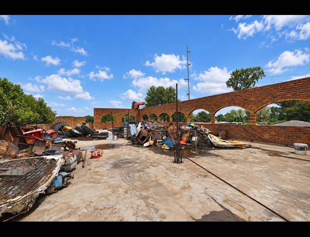 340M² WAREHOUSE FOR SALE IN PETIT